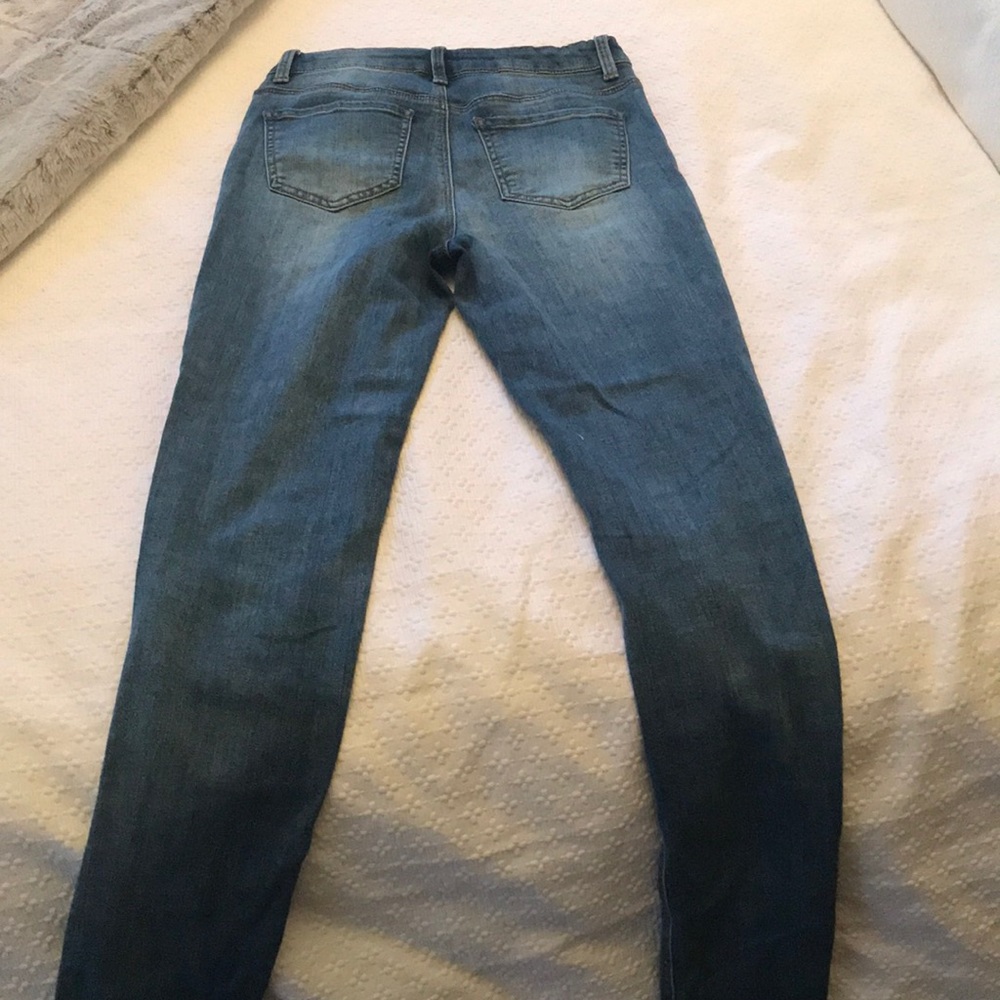 Mid Rise Ripped Jeans w/ Metal Embellishments - Picture 4 of 4